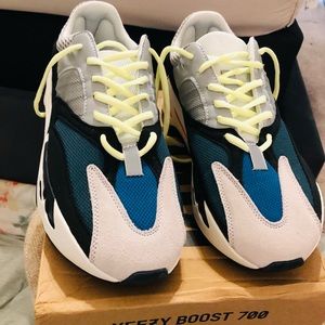 YEEZY ADIDAS WAVE RUNNER 700 (NEVER WORN)
